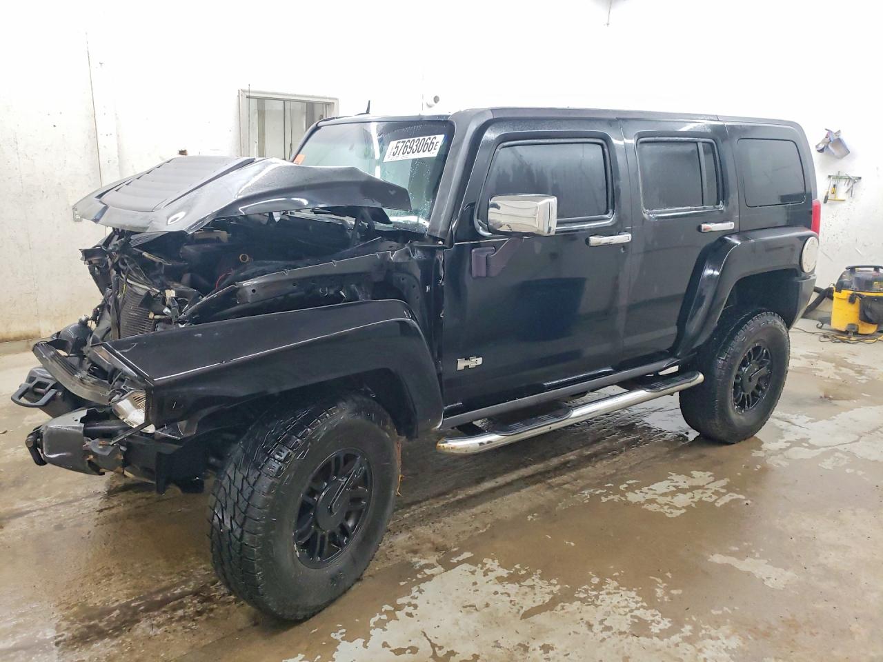 2007 Hummer H3 SUV, VIN 5GTDN13E078246969 — Перед