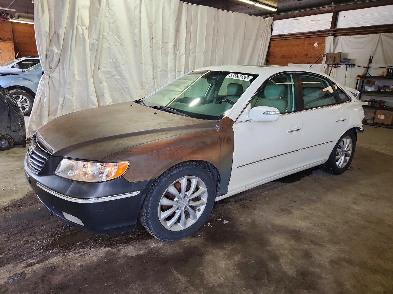 2008 Hyundai Azera Limited, VIN KMHFC46F28A310012 — Зад