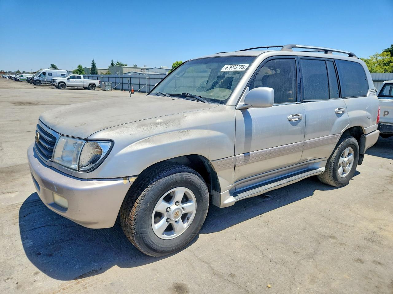 2000 Toyota Land Cruiser, VIN JT3HT05J7Y0086550 — Normal wear
