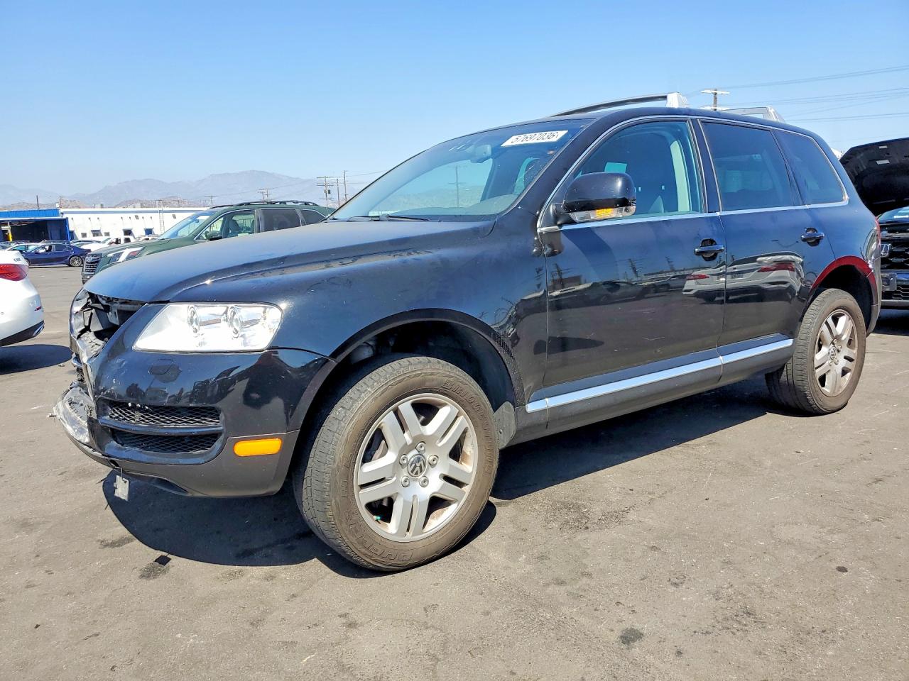 2004 Volkswagen Touareg, VIN WVGCM67L94D014395 — Front end