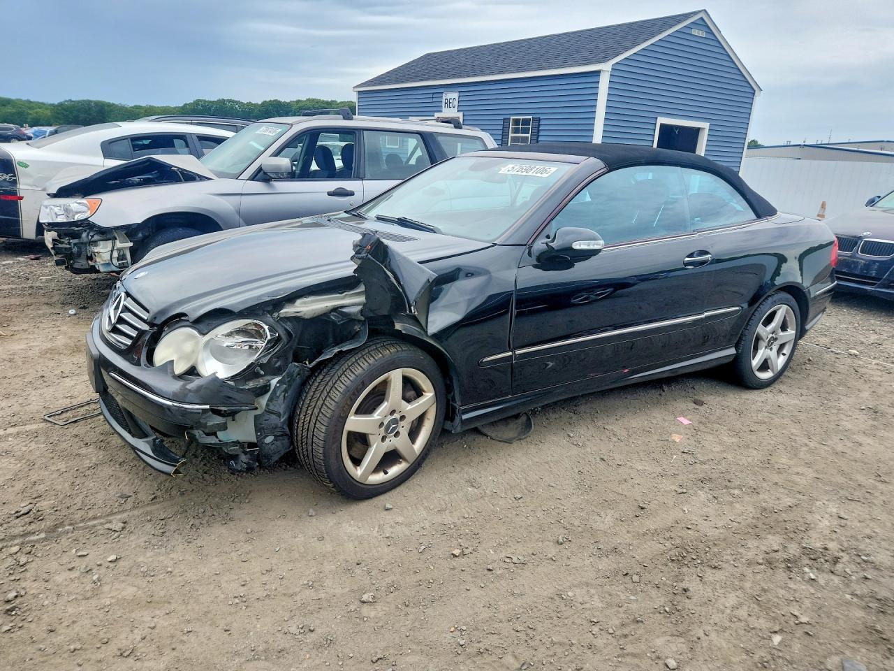 2005 Mercedes-Benz CLK 500, VIN WDBTK75J95F123493 — Front end