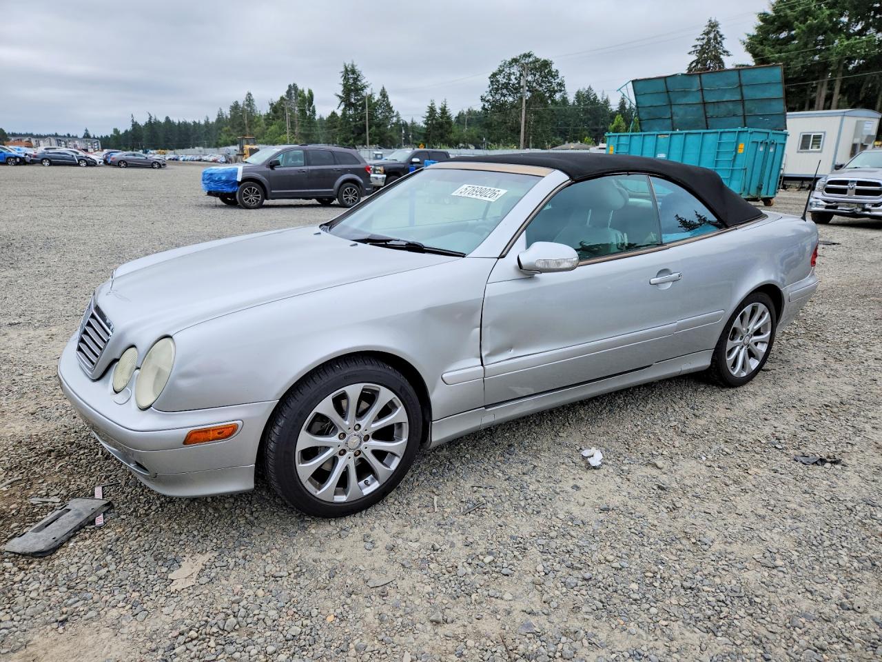 2000 Mercedes-Benz CLK 320/430, VIN WDBLK65G6YT039491 — Front end