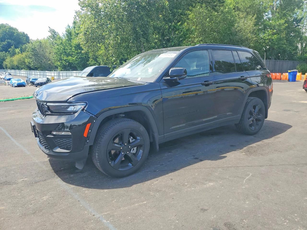 2025 Jeep Grand Cherokee Limited, VIN 1C4RJHBGXSC303091 — Front end