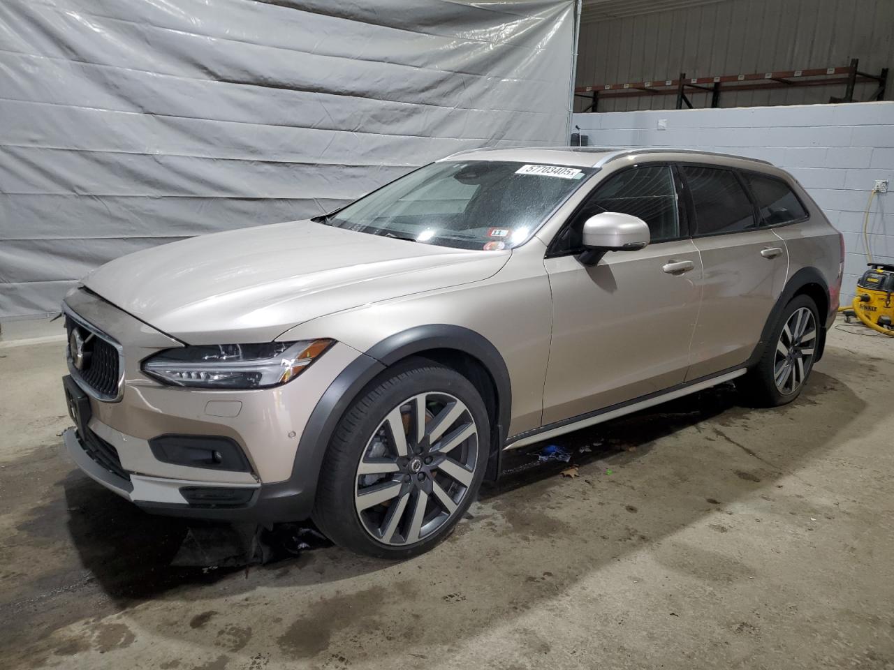 2023 Volvo V90 Ultimate, VIN YV4062NC5P1165587 — Перед