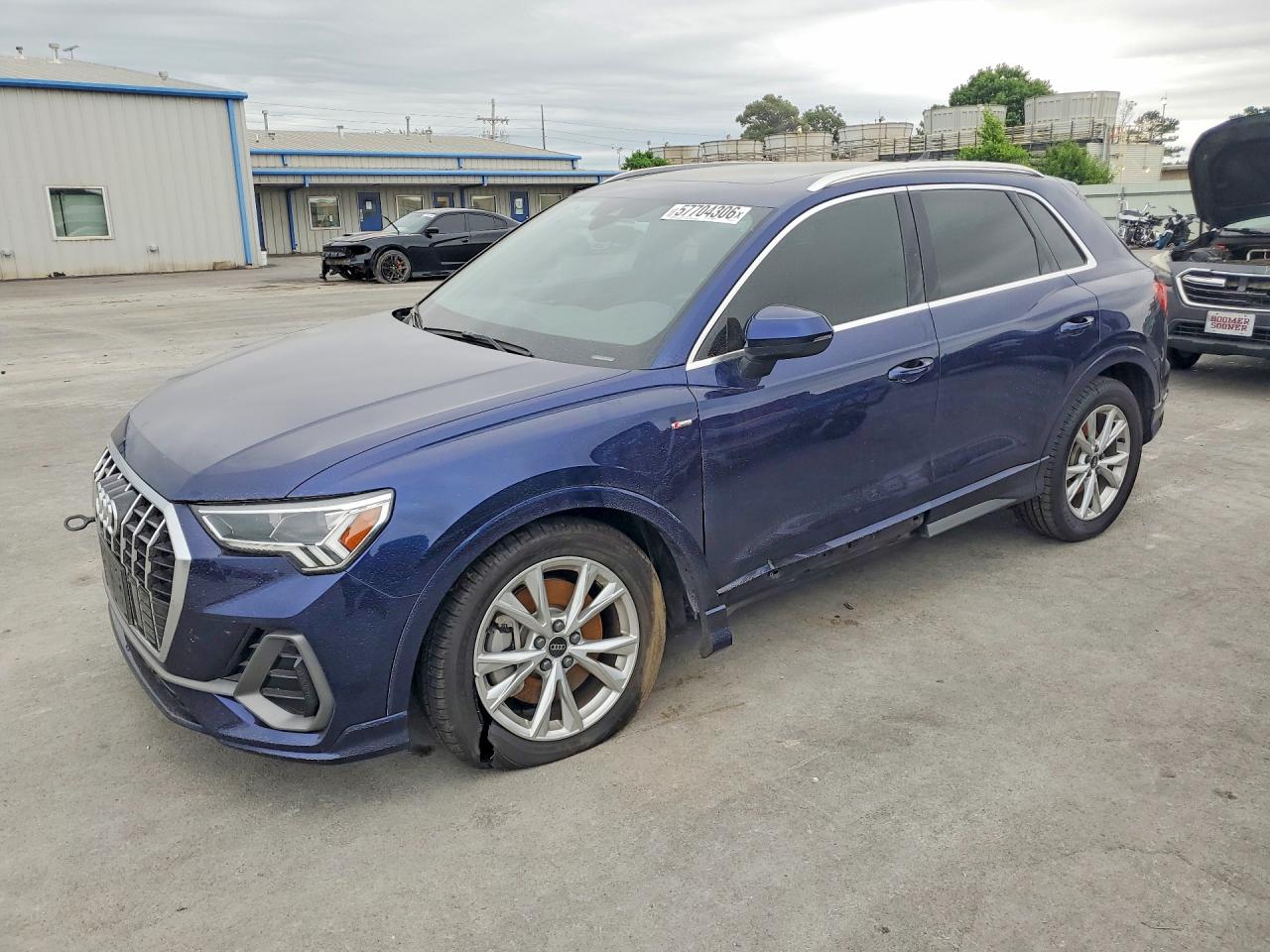 2022 Audi Q3 S line Premium Plus, VIN WA1EECF38N1092772 — Бок