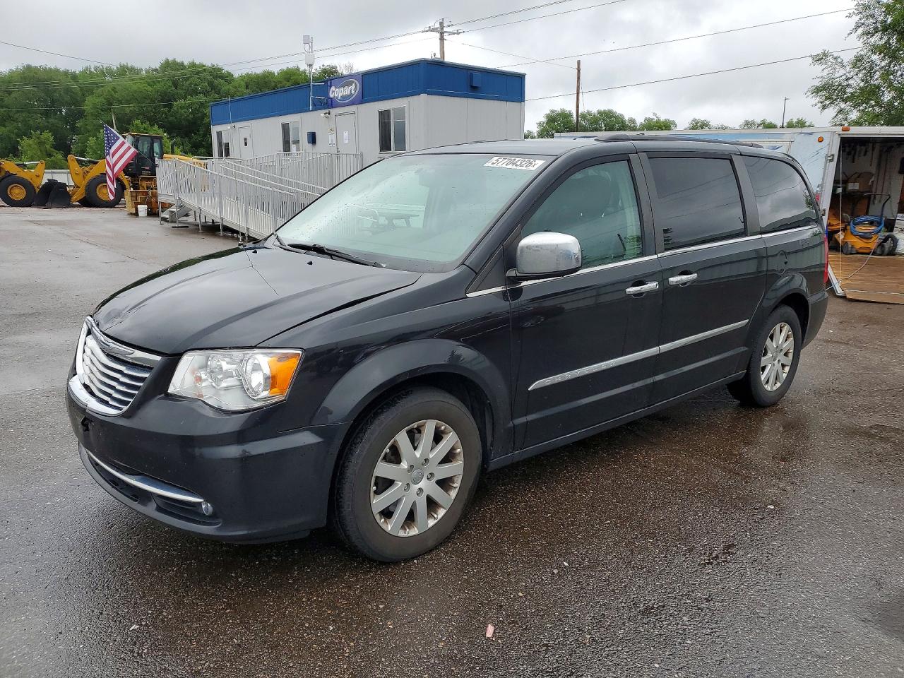2015 Chrysler Town & Country Touring, VIN 2C4RC1BG2FR553679 — Auction photo 1 of 13