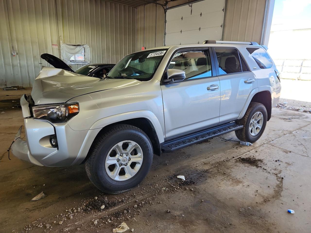 2024 Toyota 4Runner SR5, VIN JTEMU5JR5R6271352 — Front end