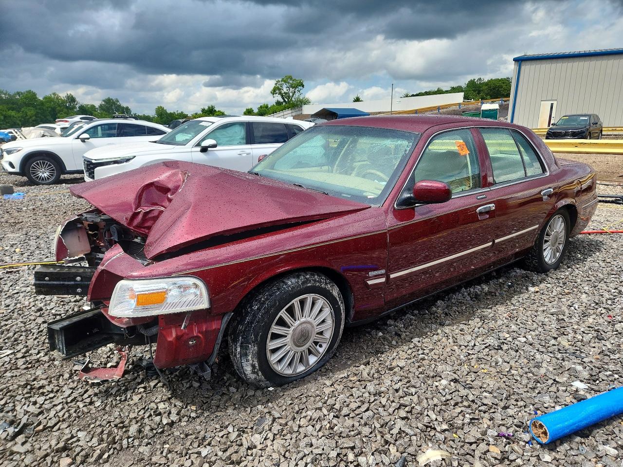 2009 Mercury Grand Marquis LS, VIN 2MEHM75V39X630225 — Front end