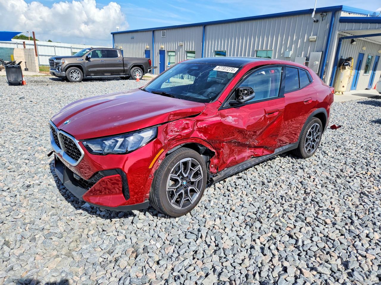 2025 BMW X2 xDrive28i, VIN WBX63GM09S5146927 — Бок