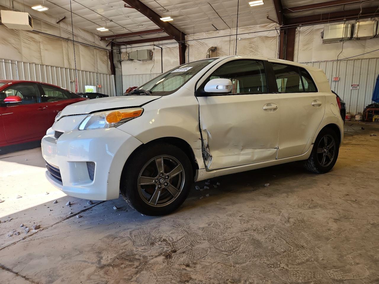 2012 Scion xD, VIN JTKKU4B43C1015541 — Бок
