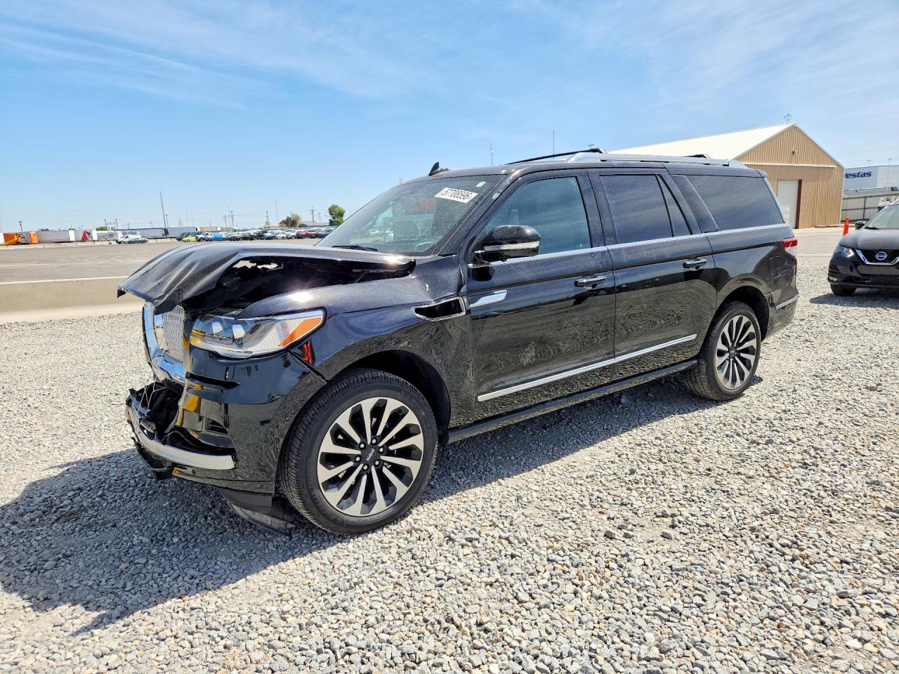 2023 Lincoln Navigator Reserve, VIN 5LMJJ3LG8PEL08910 — Front end