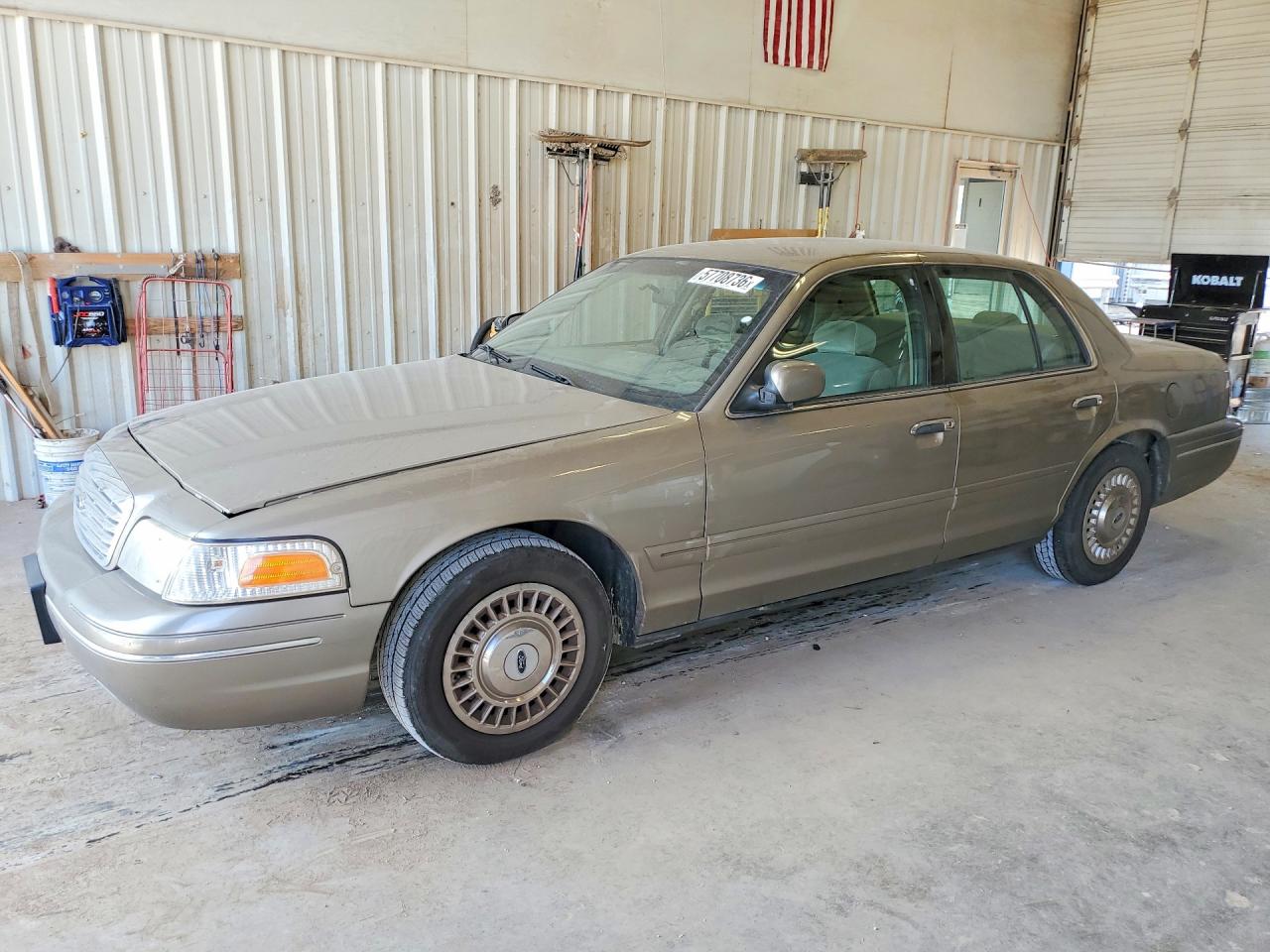 2001 Ford Crown Victoria, VIN 2FAFP73W41X195804 — Water / flood