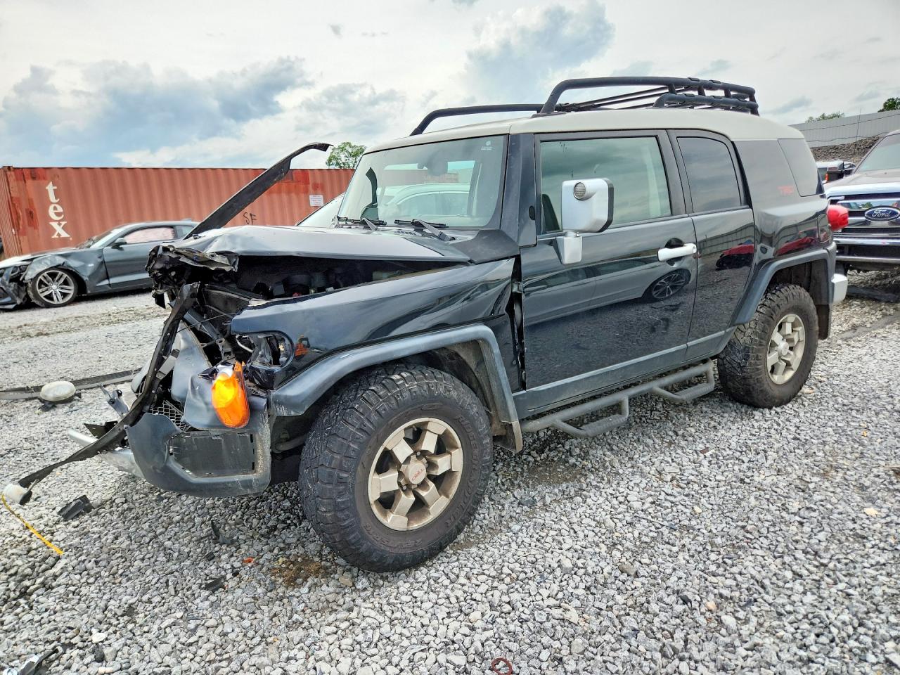 2011 Toyota FJ Cruiser, VIN JTEZU4BF1BK010866 — Front end
