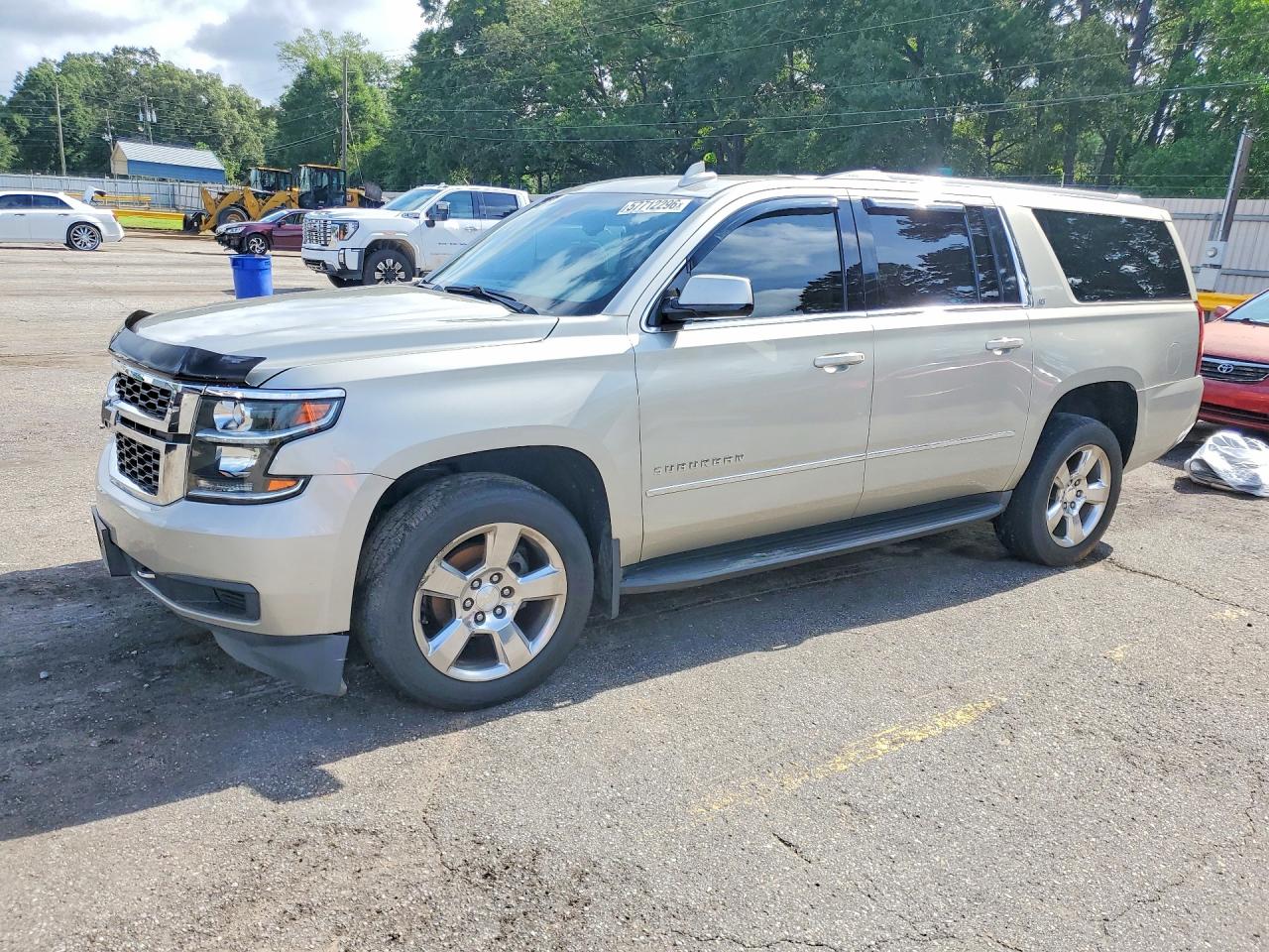 2016 Chevrolet Suburban LT, VIN 1GNSCHKC3GR110852 — Front end