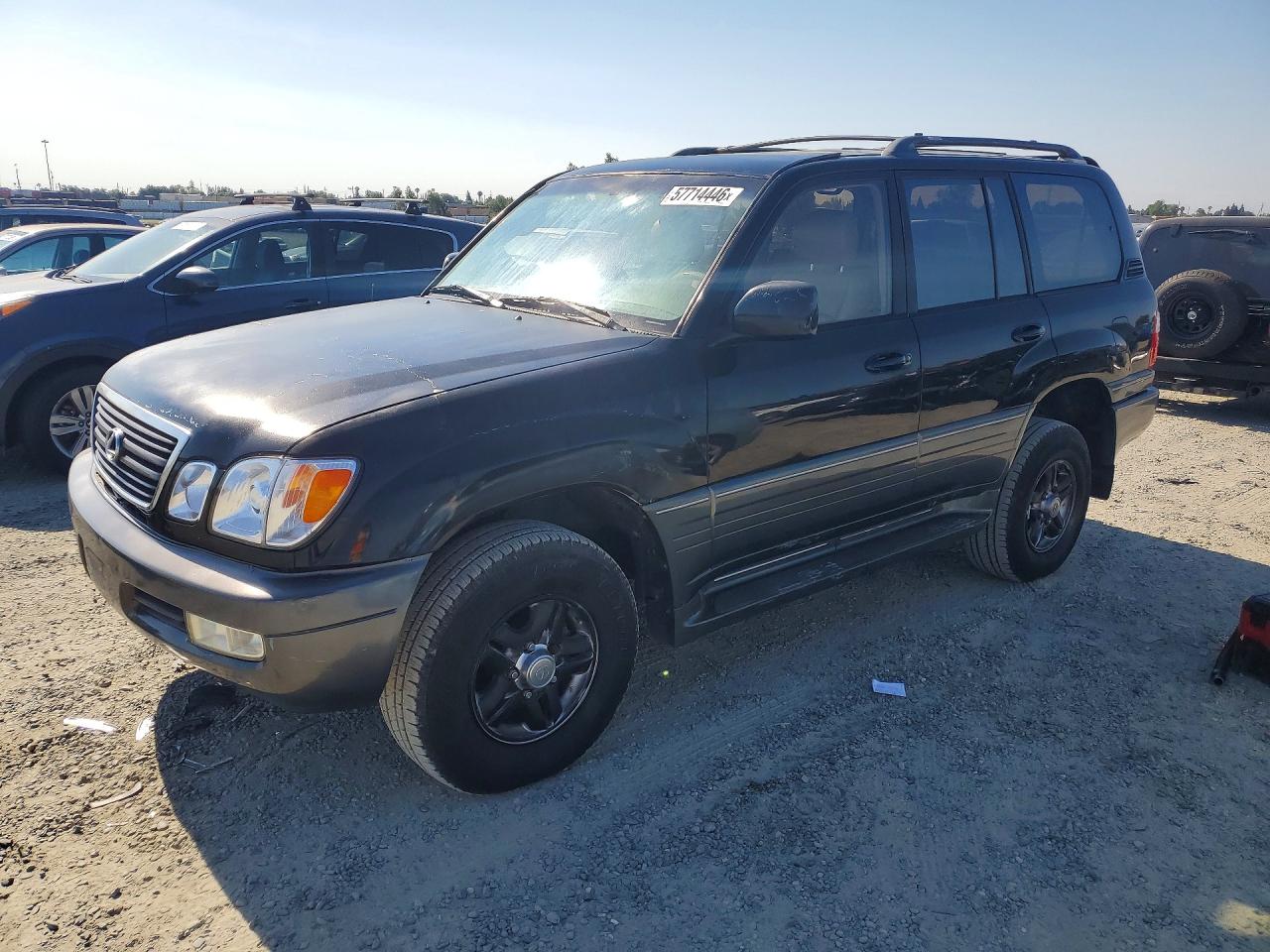 2001 Lexus LX 470, VIN JTJHT00W913500038 — Minor dents and scratches