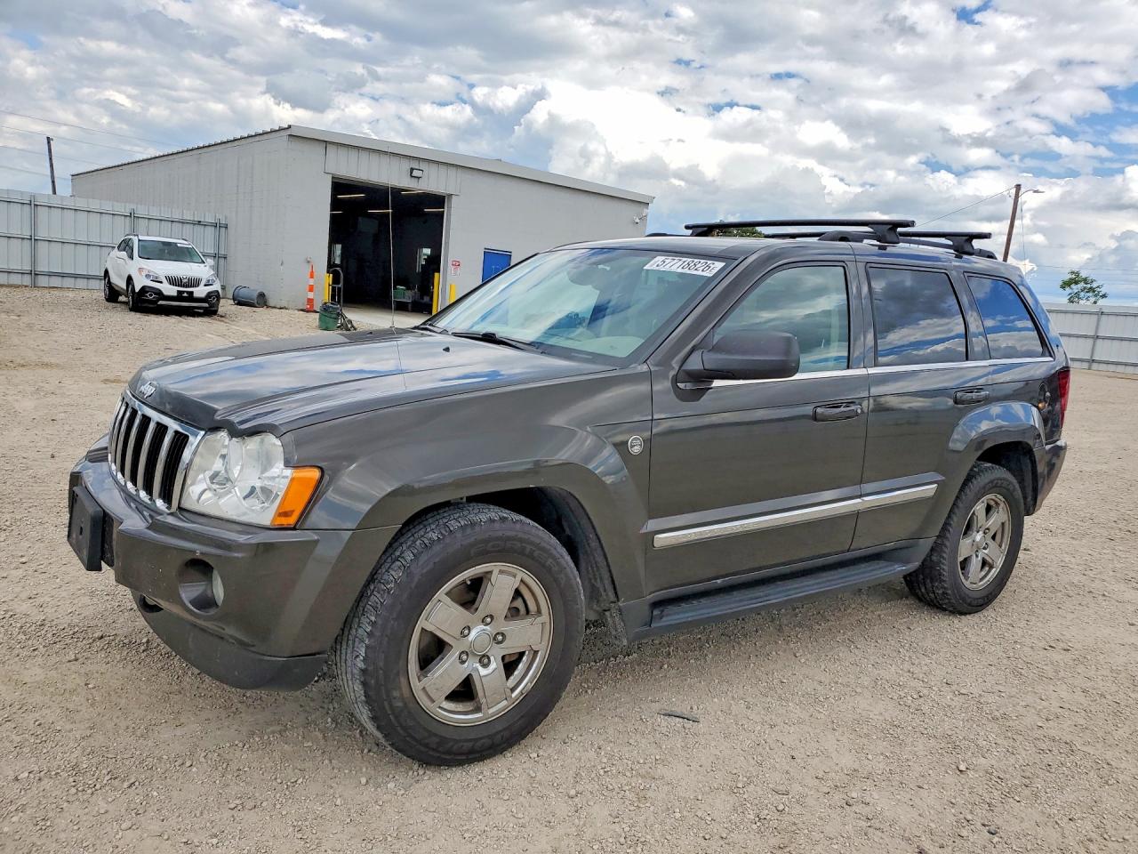 2005 Jeep Grand Cherokee Limited, VIN 1J4HR58205C532893 — Front end