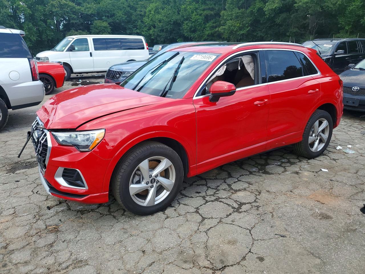 2022 Audi Q3 Premium, VIN WA1AUCF38N1005826 — Перед