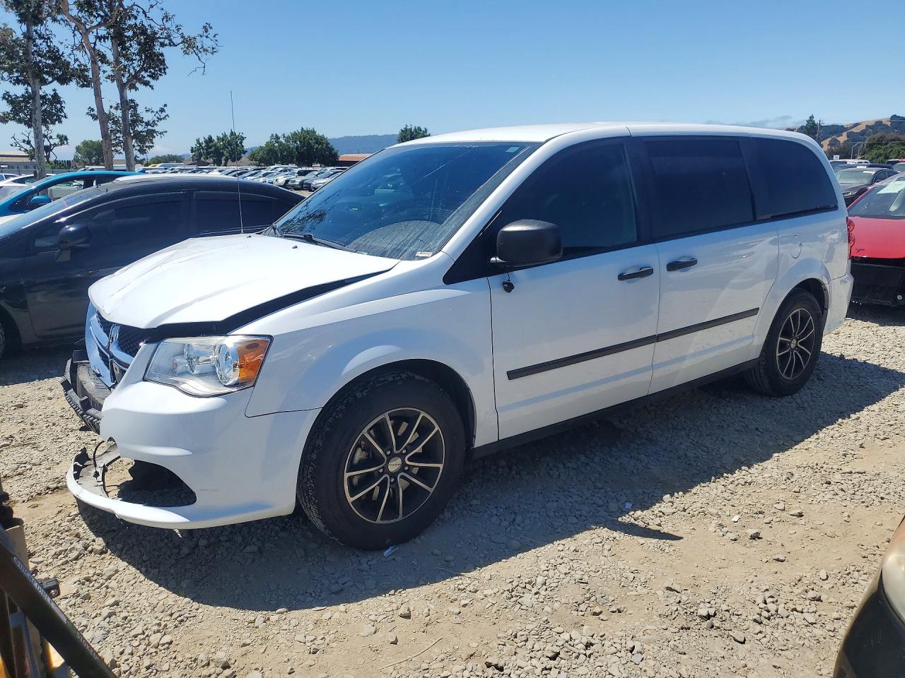 2016 Dodge Grand Caravan American Value, VIN 2C4RDGBGXGR251414 — Перед