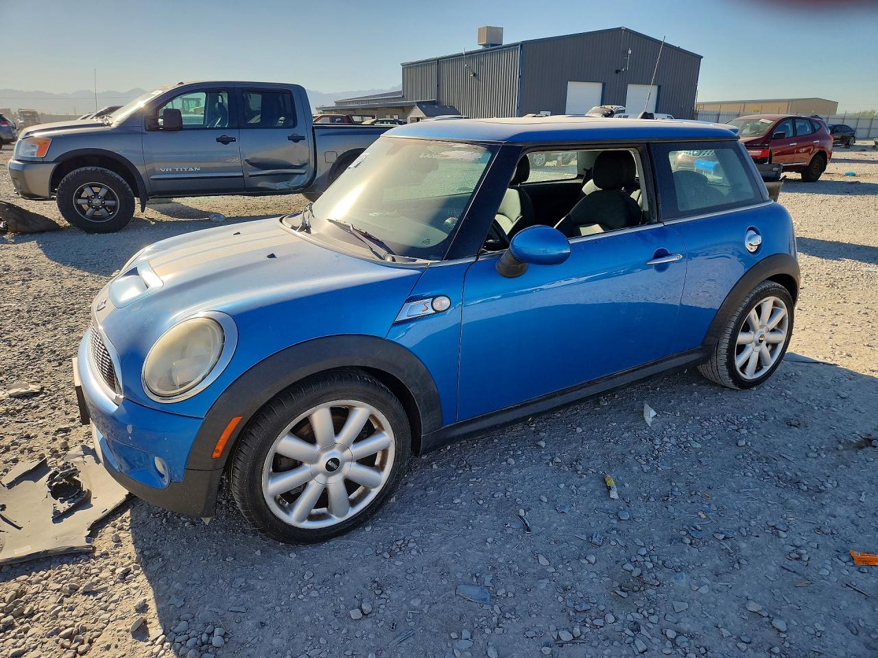 2008 MINI Hardtop S, VIN WMWMF73518TT87567 — Мелкие вмятины и царапины