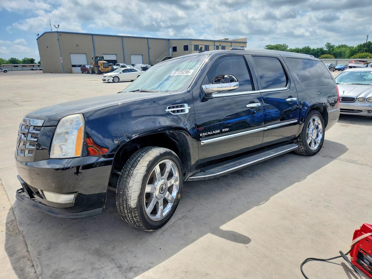 2011 Cadillac Escalade ESV Luxury, VIN 1GYS3HEF8BR396005 — Undercarriage