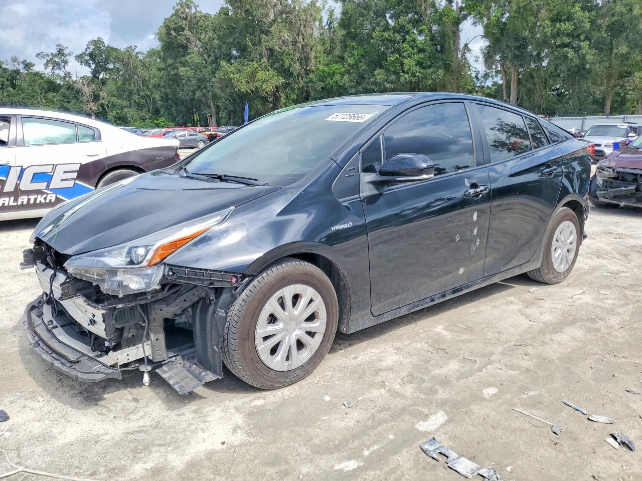 2022 Toyota Prius L Eco, VIN JTDKAMFU0N3179119 — Зад