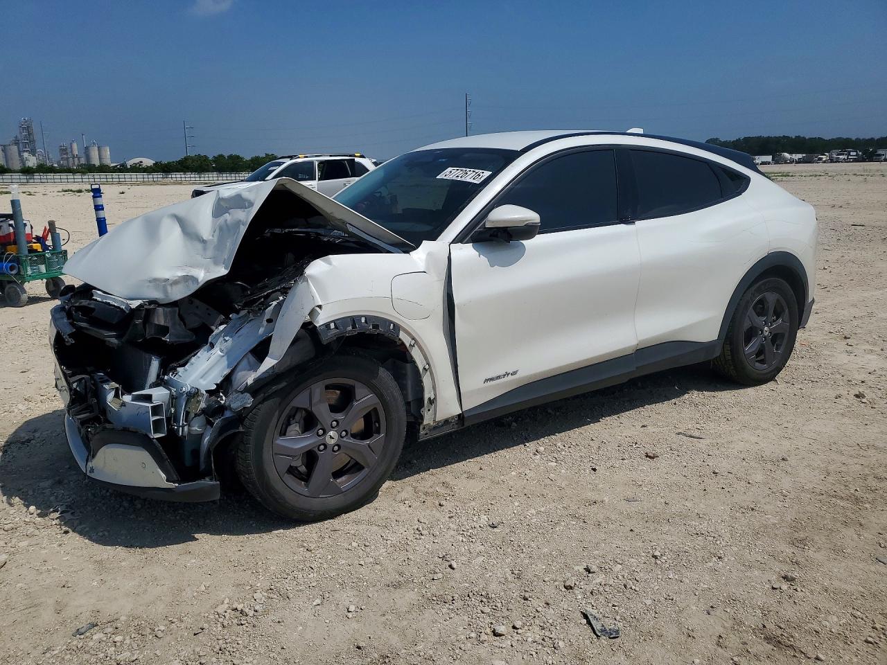 2022 Ford Mustang Mach-E Select, VIN 3FMTK1RM1NMA17697 — Front end