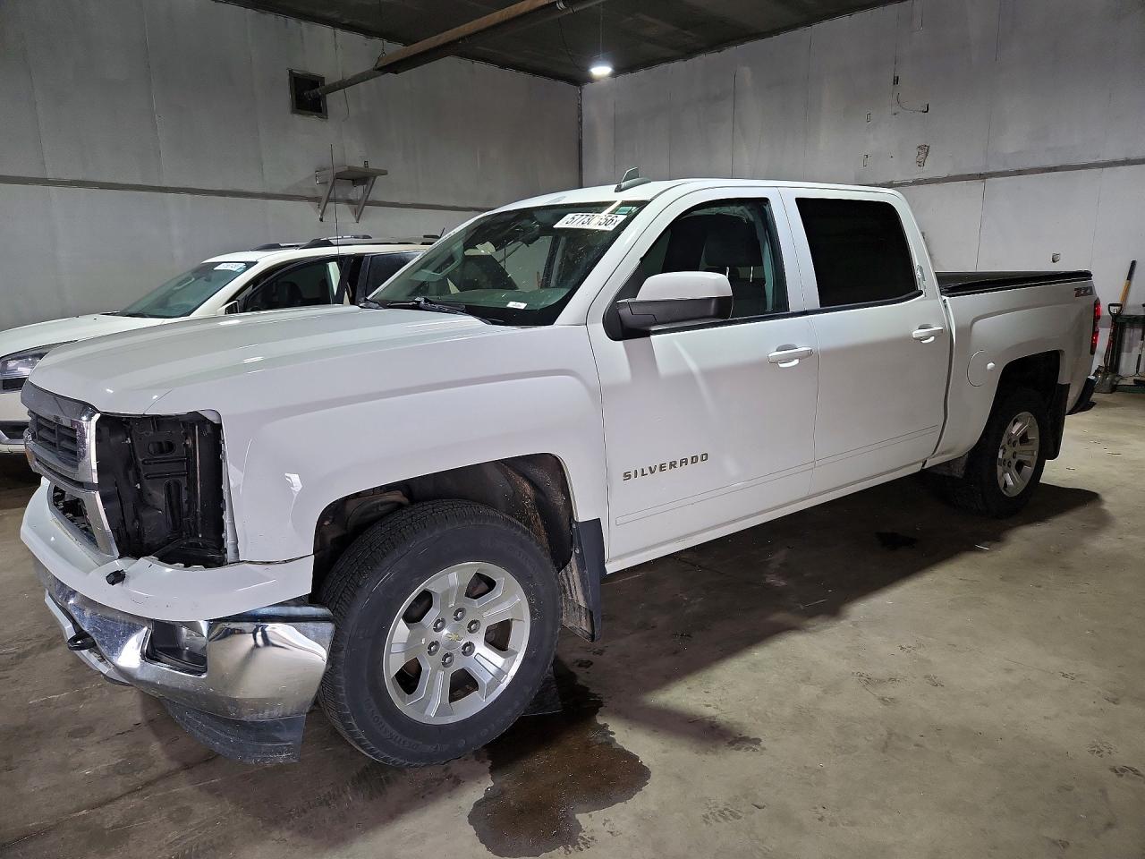 2015 Chevrolet Silverado 1500 LT, VIN 3GCUKREC2FG299093 — Front end