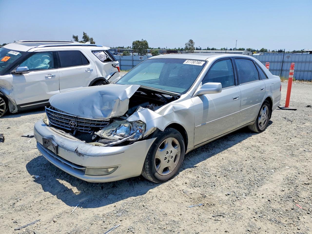 2004 Toyota Avalon XLS, VIN 4T1BF28B44U387171 — Front end