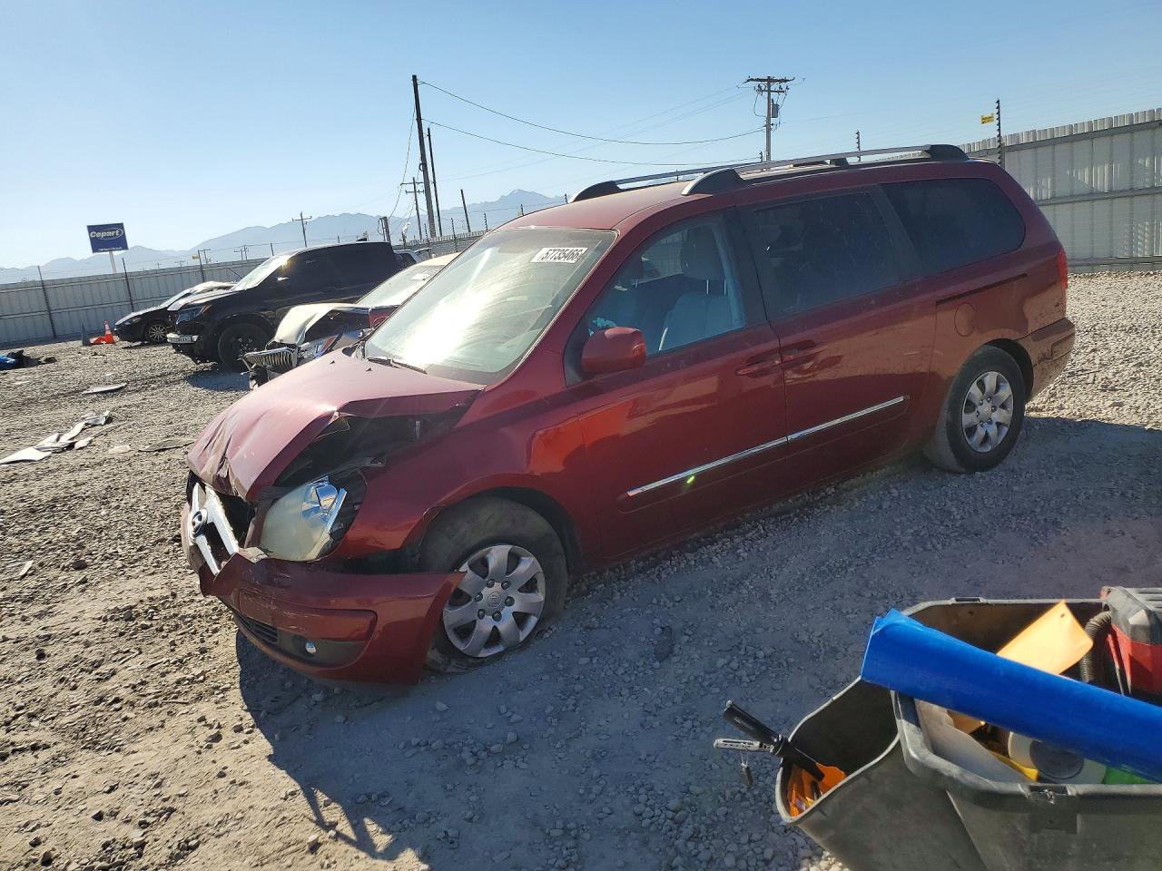 2007 Hyundai Entourage GLS, VIN KNDMC233576042326 — Перед