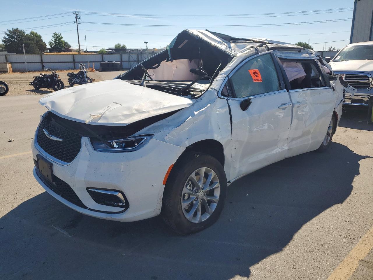 2026 Chrysler Pacifica Limited, VIN 2C4RC1GGXTR182517 — Rollover