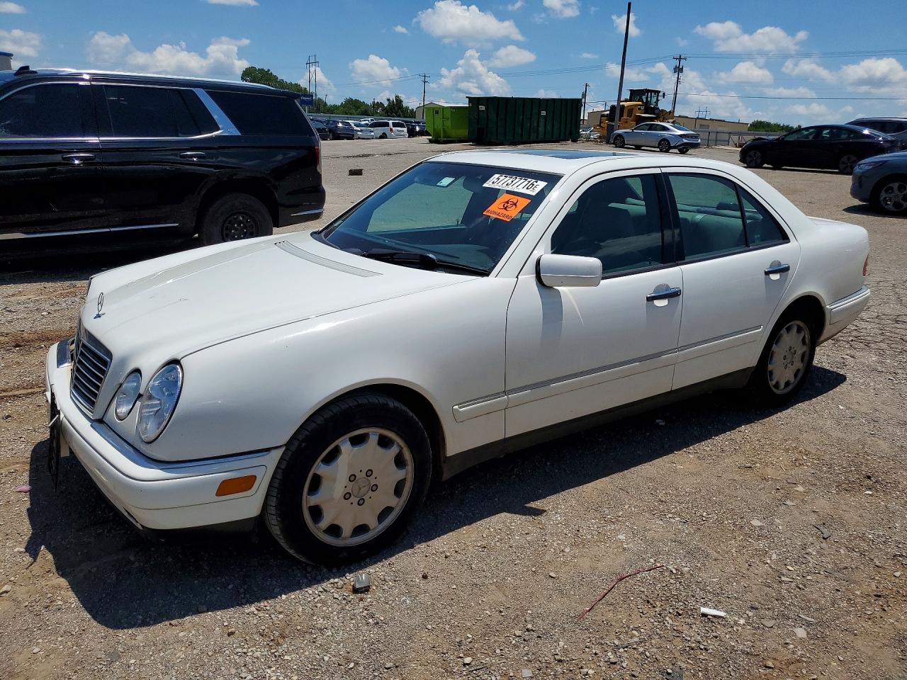 1998 Mercedes-Benz E 320, VIN WDBJF25F5WA624521 — Перед