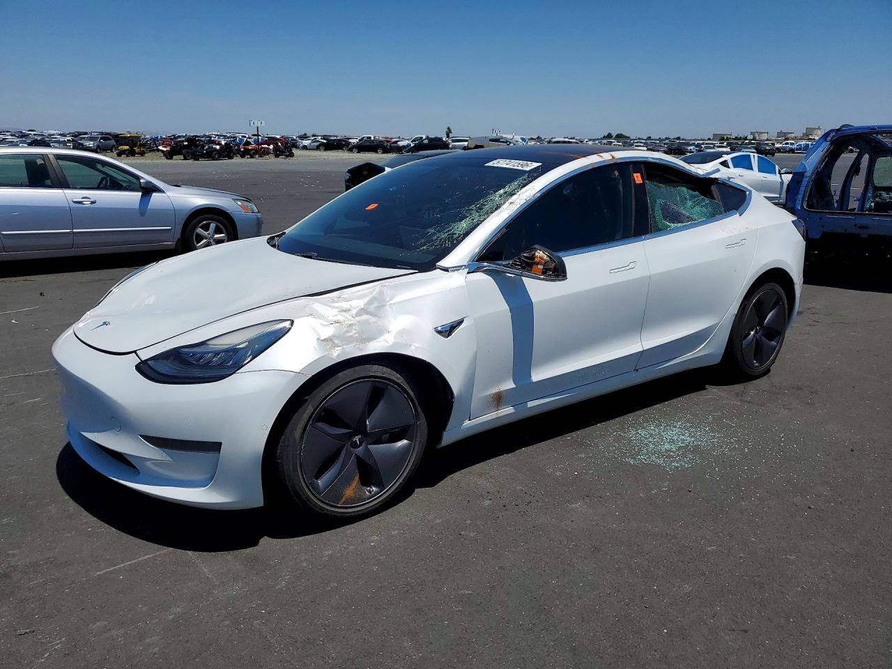 2019 Tesla Model 3 Mid Range, VIN 5YJ3E1EA6KF482399 — Крыша