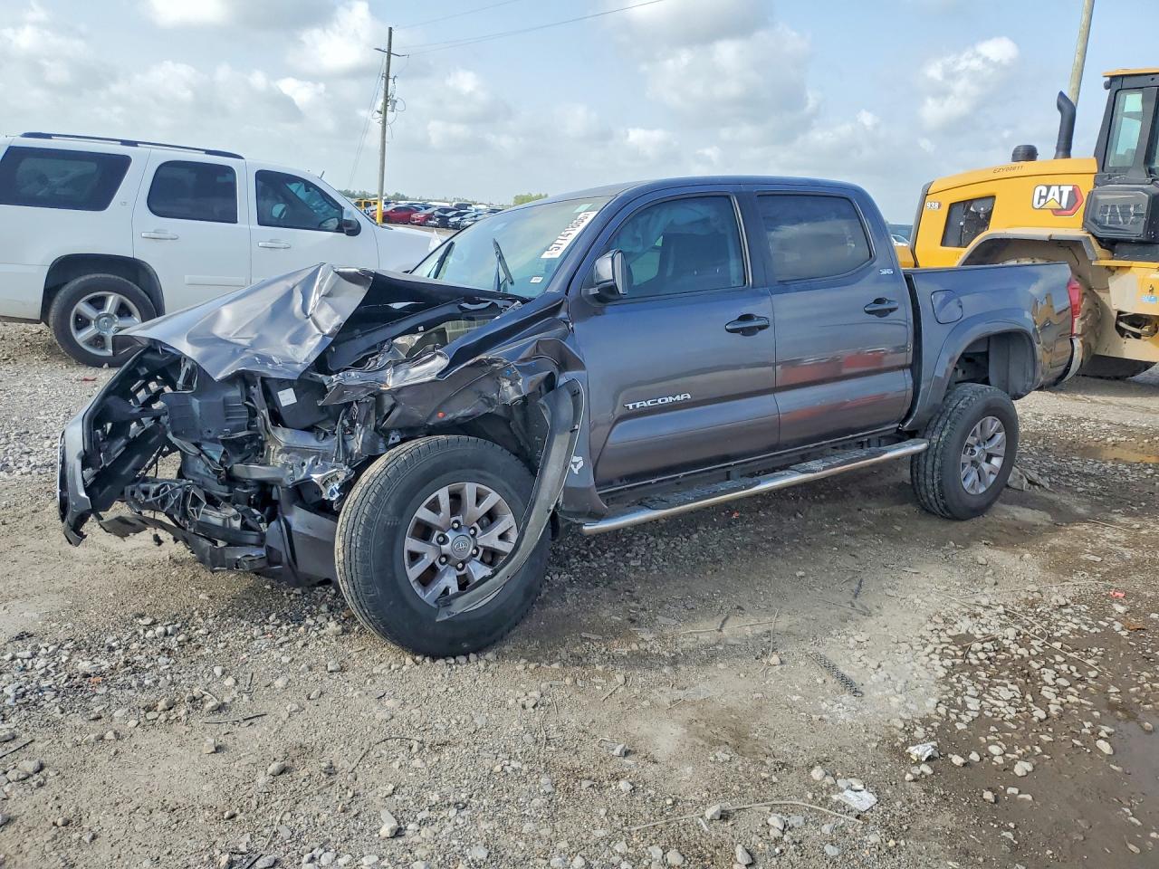 2017 Toyota Tacoma SR5, VIN 5TFAZ5CN3HX053213 — Перед
