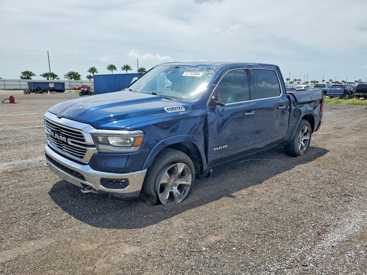 2022 Ram 1500 Laramie, VIN 1C6RREJT5NN165644 — Side