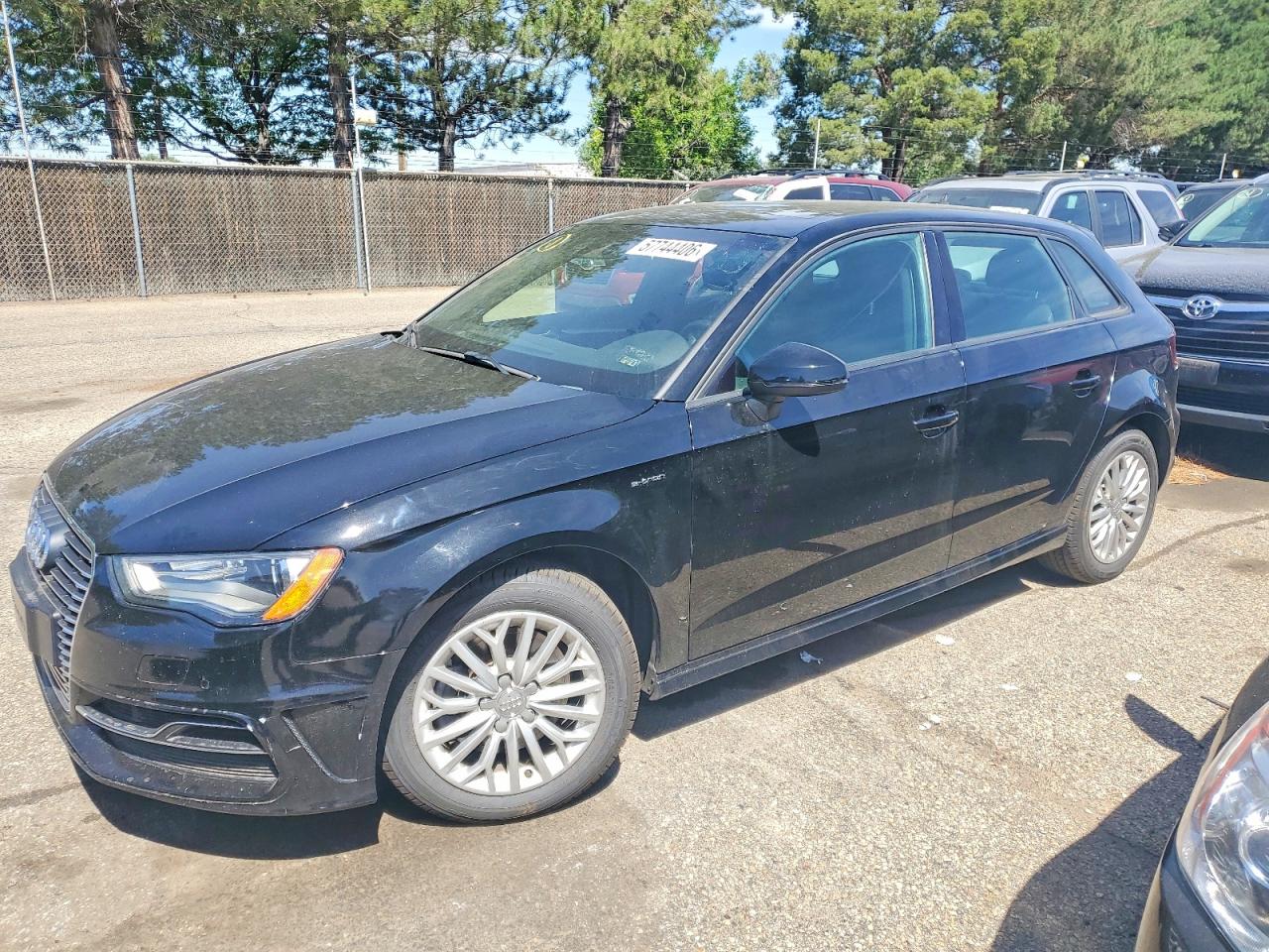 2016 Audi A3 e-tron Premium, VIN WAUVPBFF6GA092824 — Side