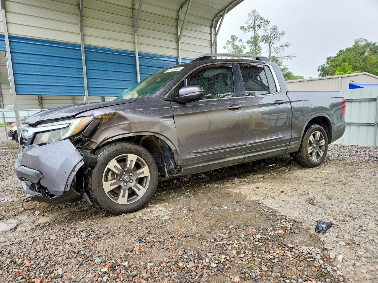 2017 Honda Ridgeline RTL-T, VIN 5FPYK2F63HB009350 — Front end