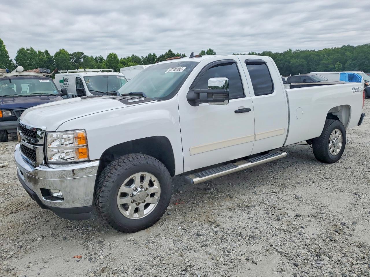 2011 Chevrolet Silverado 3500HD DRW LT, VIN 1GC5K0C80BZ372907 — Мелкие вмятины и царапины