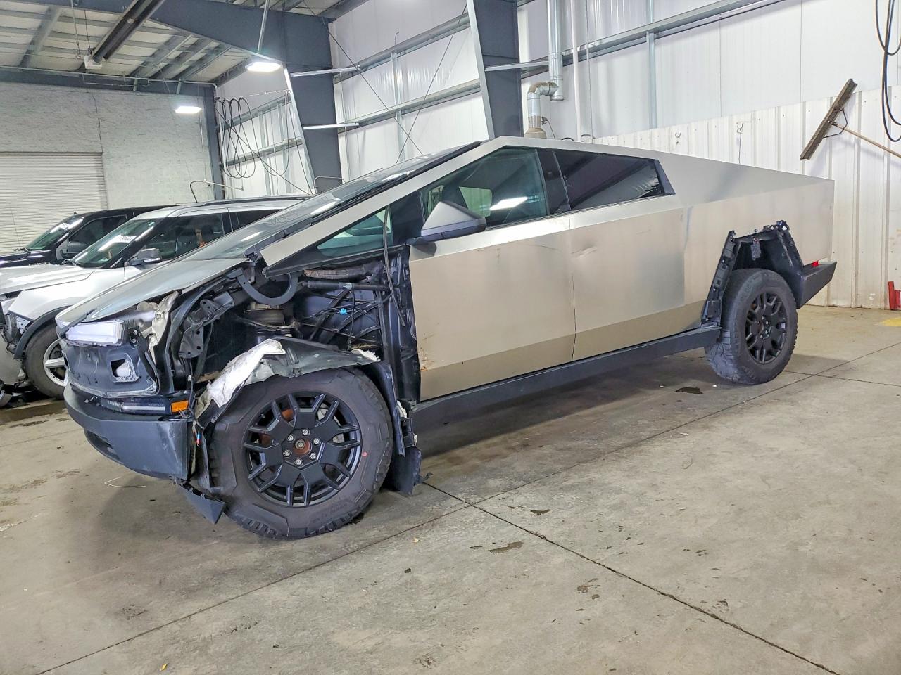 2024 Tesla Cybertruck Cyberbeast, VIN 7G2CEHEE0RA042548 — Front end