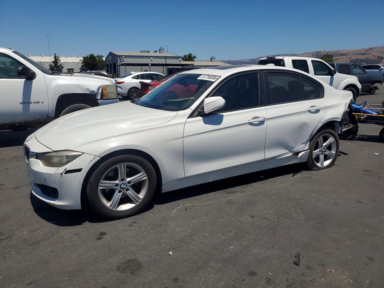 2013 BMW 3 Series 320i, VIN WBA3B1C54DF462369 — Rear end