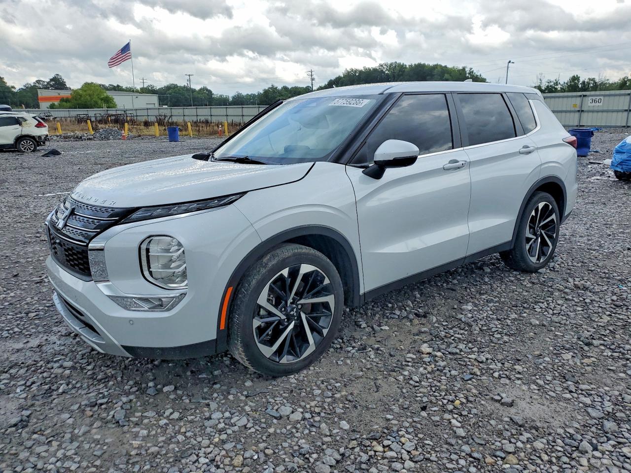 2024 Mitsubishi Outlander SE, VIN JA4J3VA8XRZ076874 — Бок