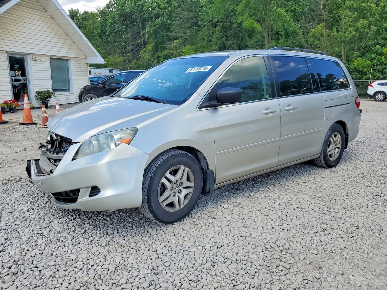 2005 Honda Odyssey EX-L, VIN 5FNRL38755B121262 — Front end
