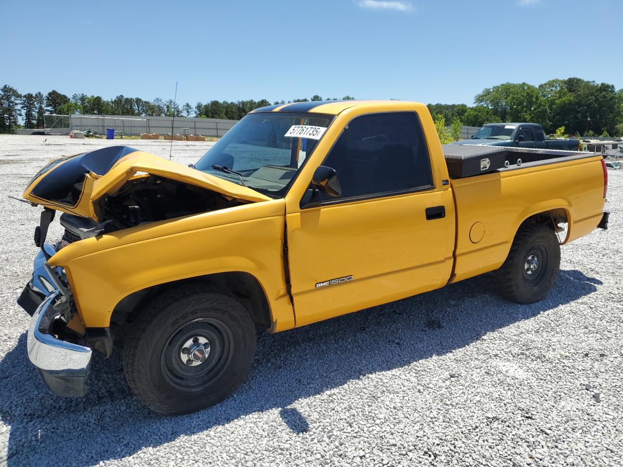 1992 GMC Sierra 1500, VIN 1GTDC14H8NZ527592 — Front end