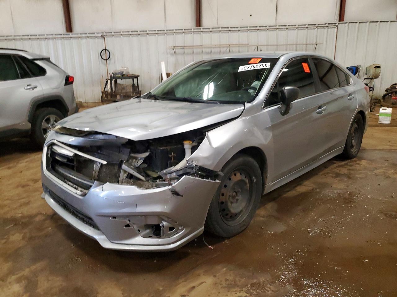 2018 Subaru Legacy, VIN 4S3BNAA61J3046102 — Перед