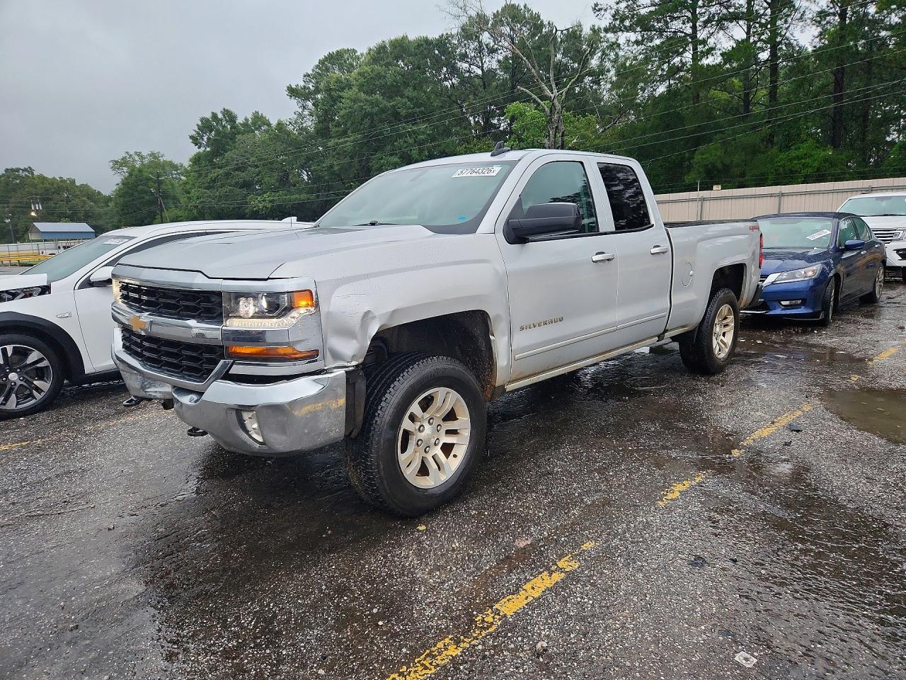 2016 Chevrolet Silverado 1500 LT, VIN 1GCVKREC8GZ403740 — Front end