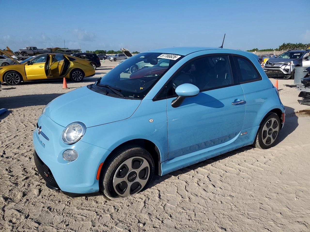 2017 FIAT 500e, VIN 3C3CFFGE1HT579907 — Side