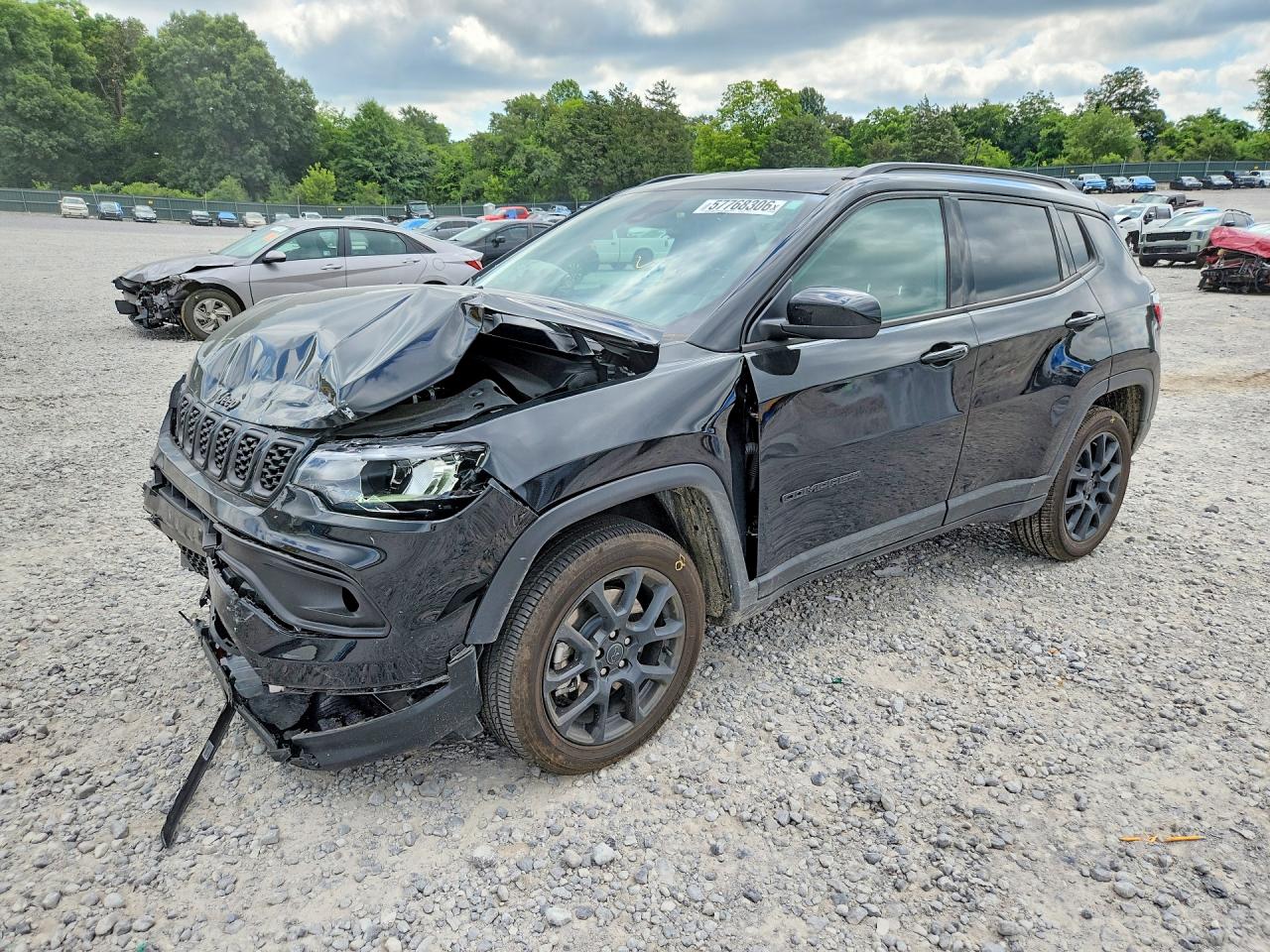 2026 Jeep Compass Latitude Altitude, VIN 3C4NJDBN2TT209525 — Front end