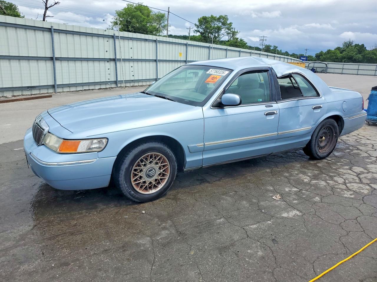 2001 Mercury Grand Marquis GS, VIN 2MEFM74W71X601719 — Side