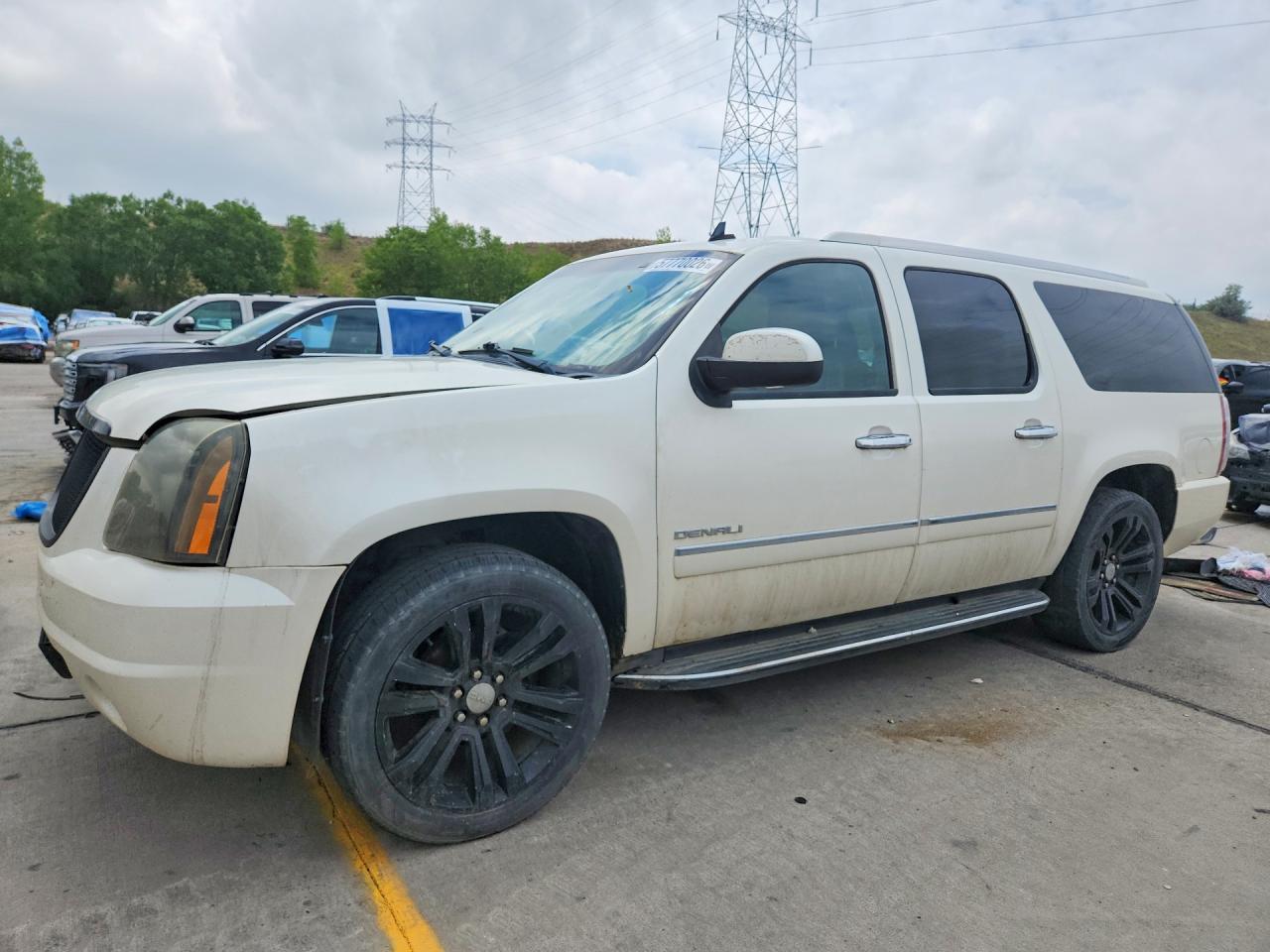2011 GMC Yukon XL Denali, VIN 1GKS2MEF5BR145500 — Front end