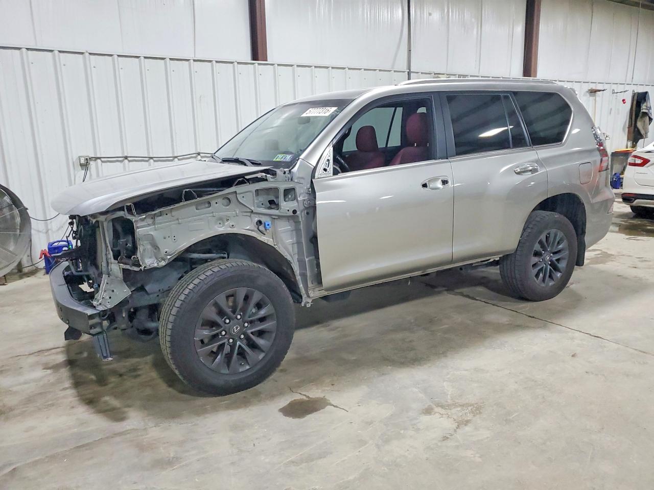 2021 Lexus GX 460 Premium, VIN JTJAM7BX8M5294295 — Перед