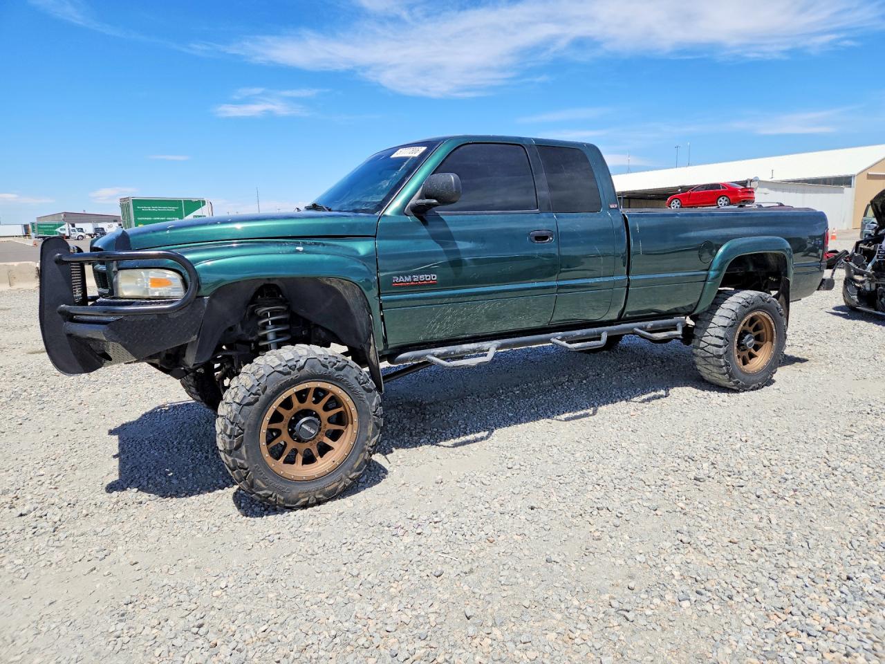 1999 Dodge 2500, VIN 1B7KF2362XJ547259 — Front end